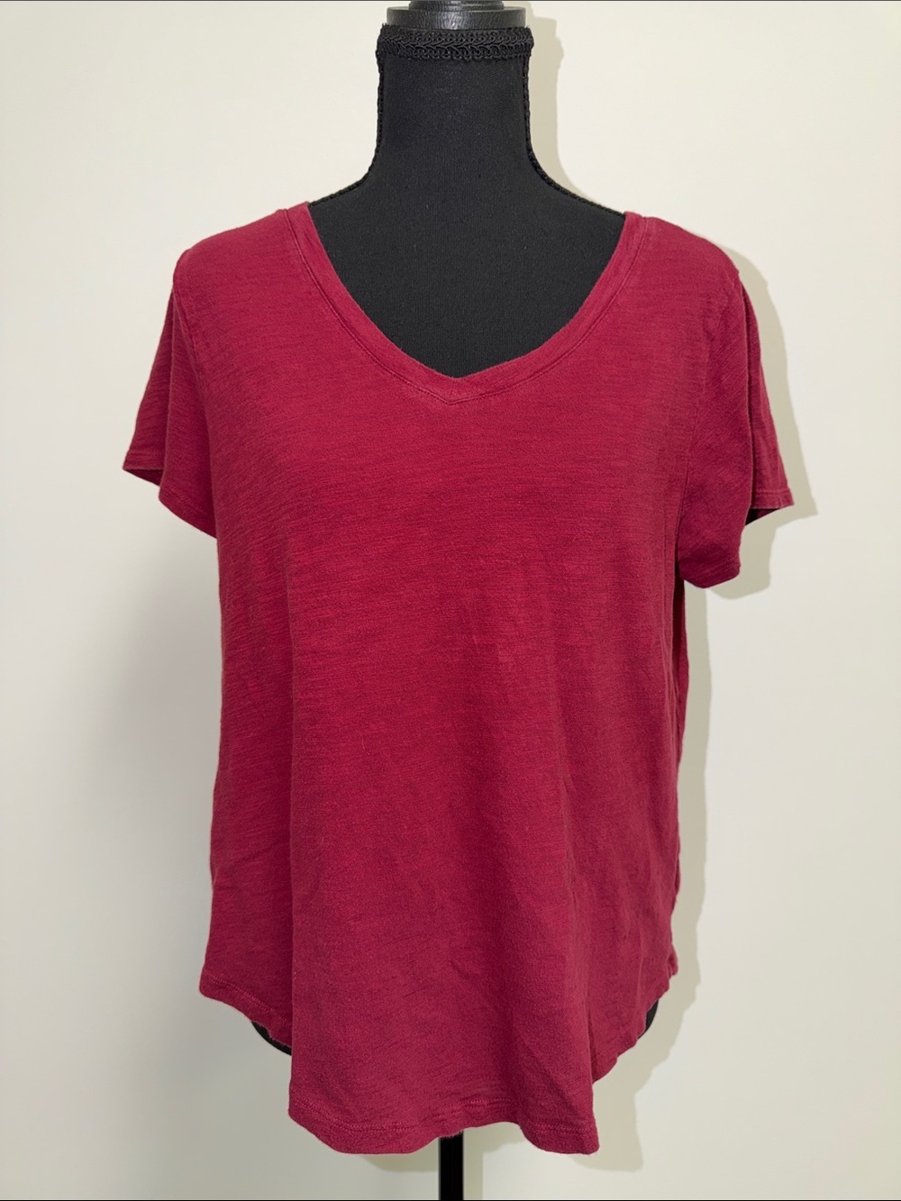 Old Navy Women's V-Neck Short Sleeve Tee - Wine
